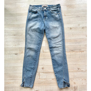 Amo Twist Low Rise‎ Crop Skinny Ankle Jeans | Sweet Cheeks 26